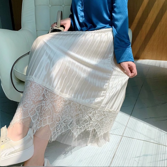 Lace Stitching Hight Waist Pleated Skirt - Picture 2 of 9